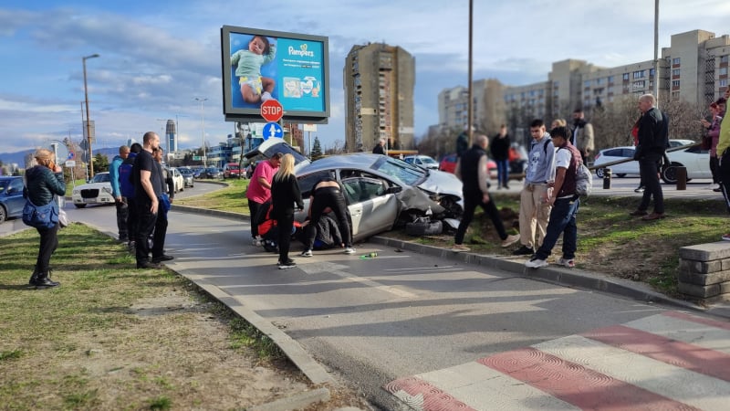 На косъм от голяма трагедия с десетки трупове: СНИМКИ от София изправиха косите на всички 3 1710774622 ka3