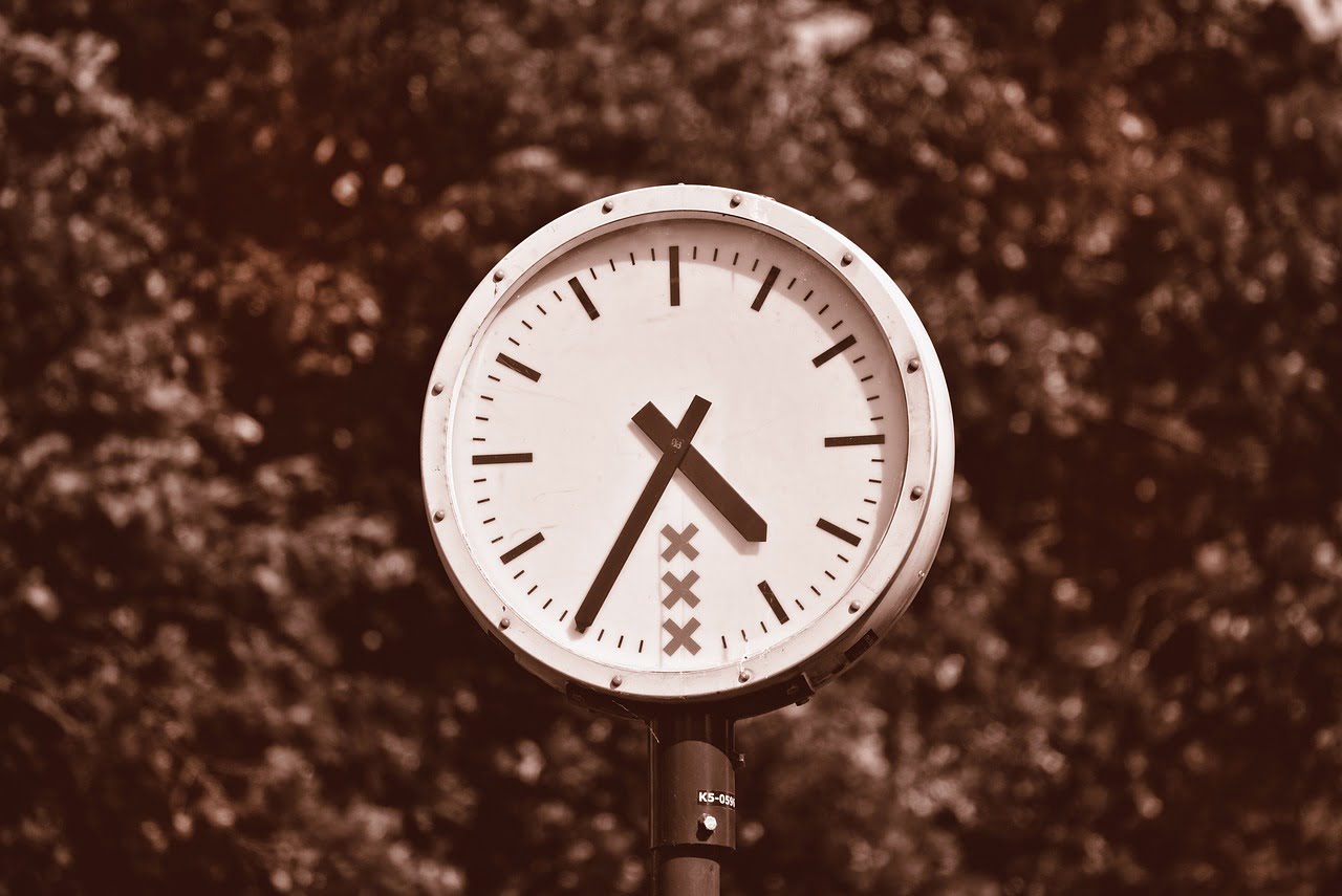 Стрелка напред, но стъпка назад за ТЕЗИ три зодии! 3 clock 3410034 1280