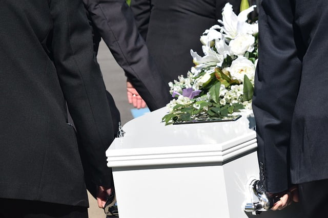 Мрачната тайна за хвърлянето на пръст в гроба е разкрита: Обичаят на погребенията крие зловеща предистория - 3 death 2421820 640