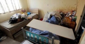 Бащата се прибира от работа и заварва абсолютна кочина у дома, но къде е съпругата му! Последвал сериозен шок! - 136 m a22d31a42dfcabbd2179d26239055504