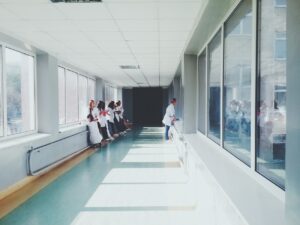Взрив: Доц. Кунчев бие тревога за страшна зараза, все повече болни у нас! 16 doctors 2607295 1280