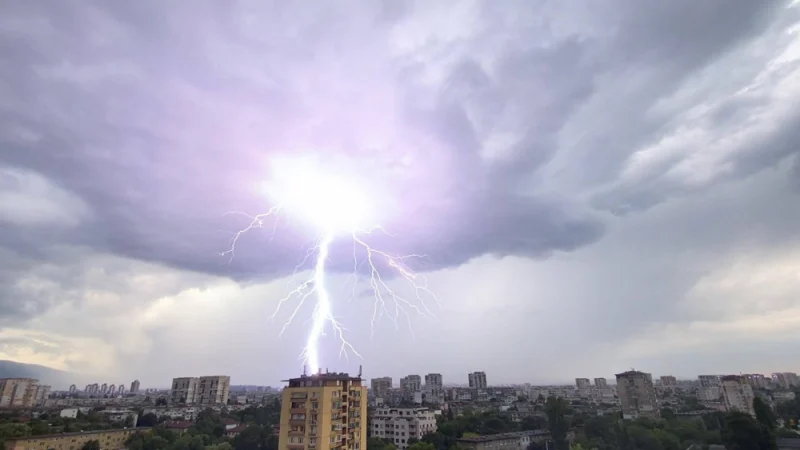 Мощна буря с градушка удари София току що, на "Хемус" е страшно! 3 1596823183 117243649 1702314753257775 2086087007511062288 o