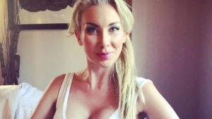 Антония Петрова показа как е изглеждала на бала си, била копие на световна звезда / СНИМКИ 44 444925208 836534265171496 8157303673589756312 n