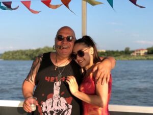 Ето я дъщерята на Фънки! Страхотна красавица, а жена му е направо… (снимки) 56 448389979 508259331774118 1456273736872536781 n