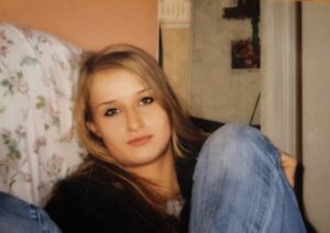 Ето я на 17. На 24 е неузнаваема, постигнала е „идеала“ си за красота и форма. Как ви се струва? (Снимки) 141 Ето я на 17. На 24 е неузнаваема, постигнала е „идеала“ си за красота и форма. Как ви се струва? (Снимки)