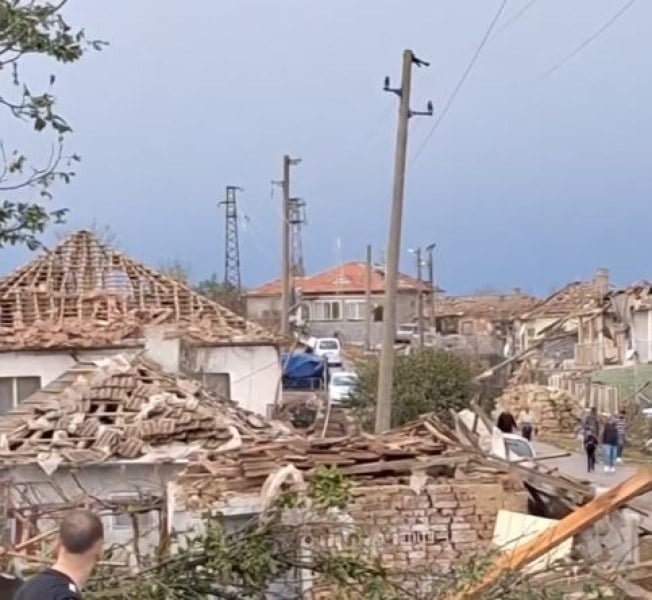tornado otnese pokrivi kashti u nas 089
