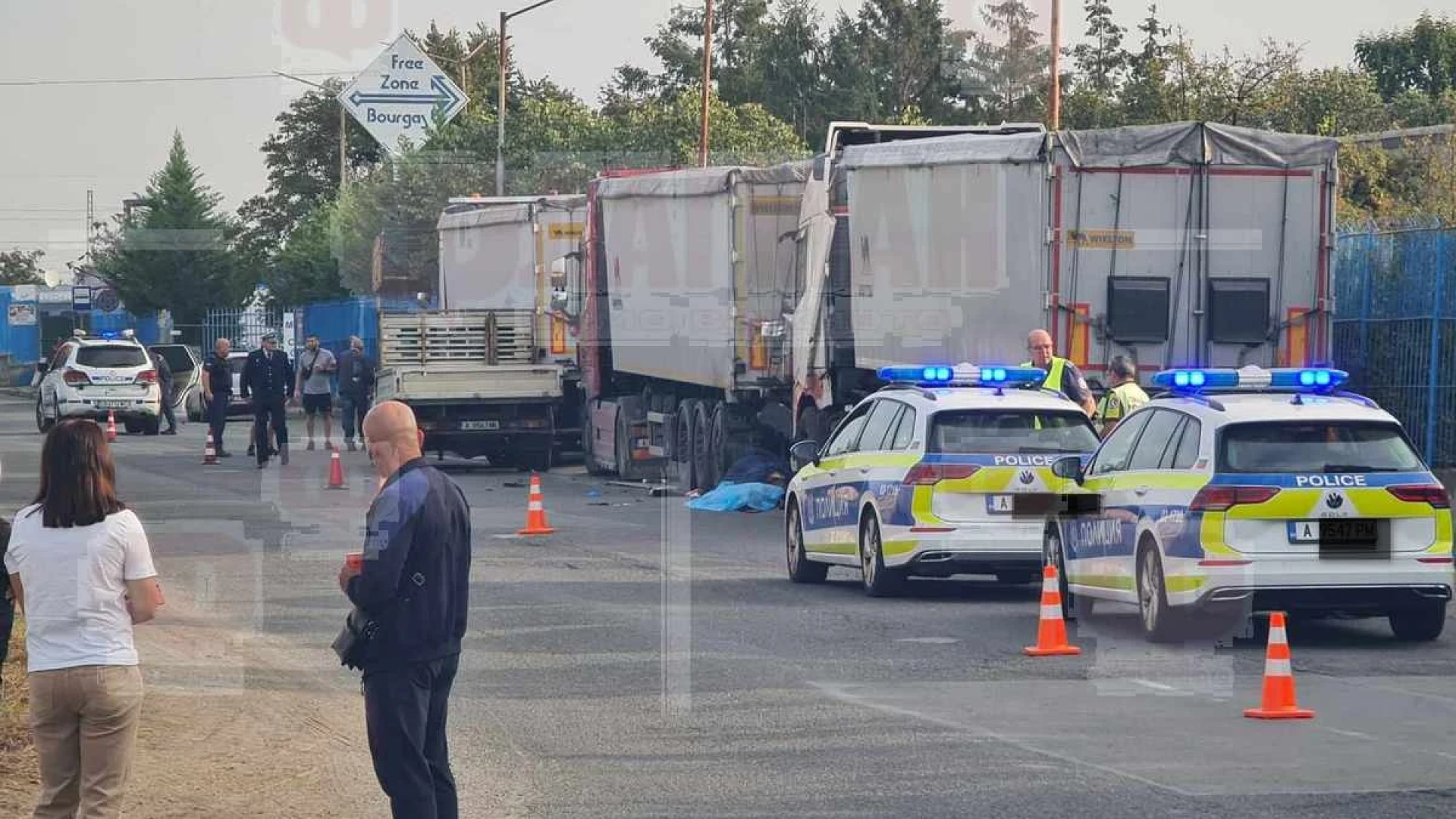 Огромна трагедия: Семейство загина в зверска катастрофа, ТИР ги премаза до неузнаваемост 3 1727330580 172732980961827