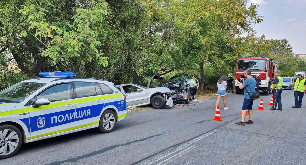 Извънредно: Зверска катастрофа край Ловеч, хвърчат линейки и полиция 3 katastrofa 6 1280x689 1