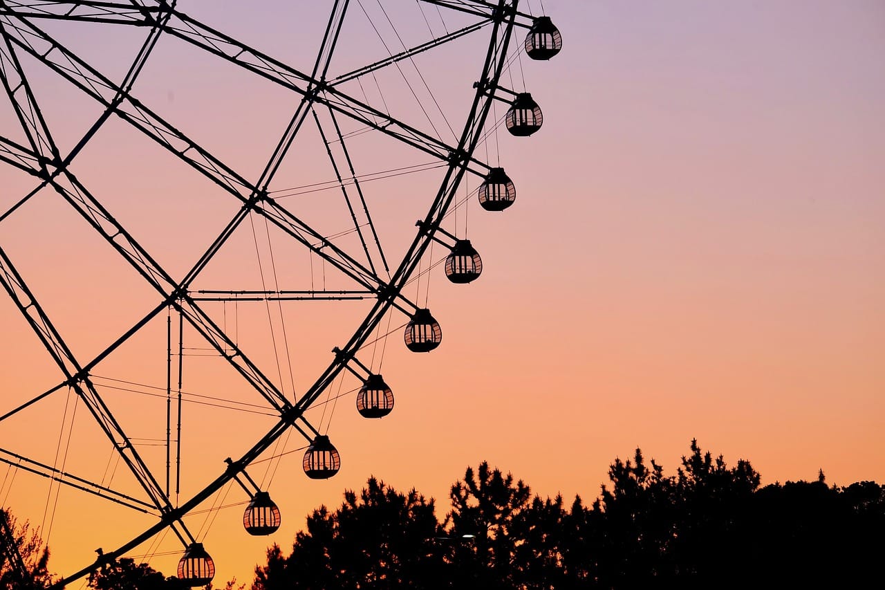Колелото на късмета се завърта в посоката на 3 зодии до края на октомври 3 ferris wheel 4129391 1280