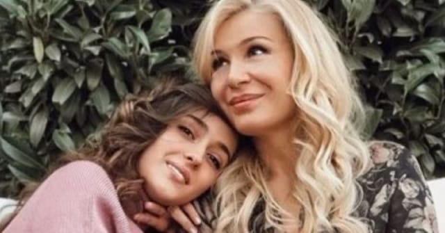Дъщерята на Гала роди! Гала стана баба-Ето как кръстиха внучето! 4 m c2989126a5534690ca5560d2c5e836bb