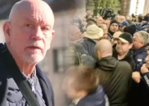 След напрежението пред Народния театър актьорът Владимир Пенев получи хипертонична криза, а режисьорът Джон Малкович бе принуден да напусне заради здравословни причини.