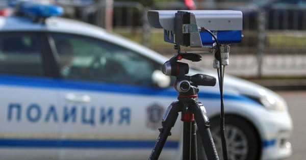 През 2025 година България ще въведе около 600 нови камери за контрол на скоростта, разпределени из страната, с цел подобряване на пътната безопасност.