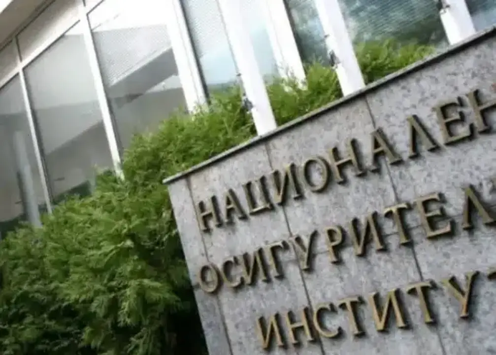 Актуализация на средния осигурителен доход за страната: Важни данни и промени 3 Средният осигурителен доход за септември 2024 е 1 668,70 лв., а средномесечният за последната година е 1 608,75 лв., информира НОИ.