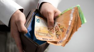 Във вторник: Пари на калпак за Лъв, Скорпион + още 2 зодии 14 273c3a44f184c8d85e83cdff47a37d61 2481150 1920x1080