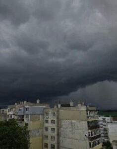 Халата нахлува с 100 км в час, идва.. 70 541978690 830378566228858 4432903825216351119 n