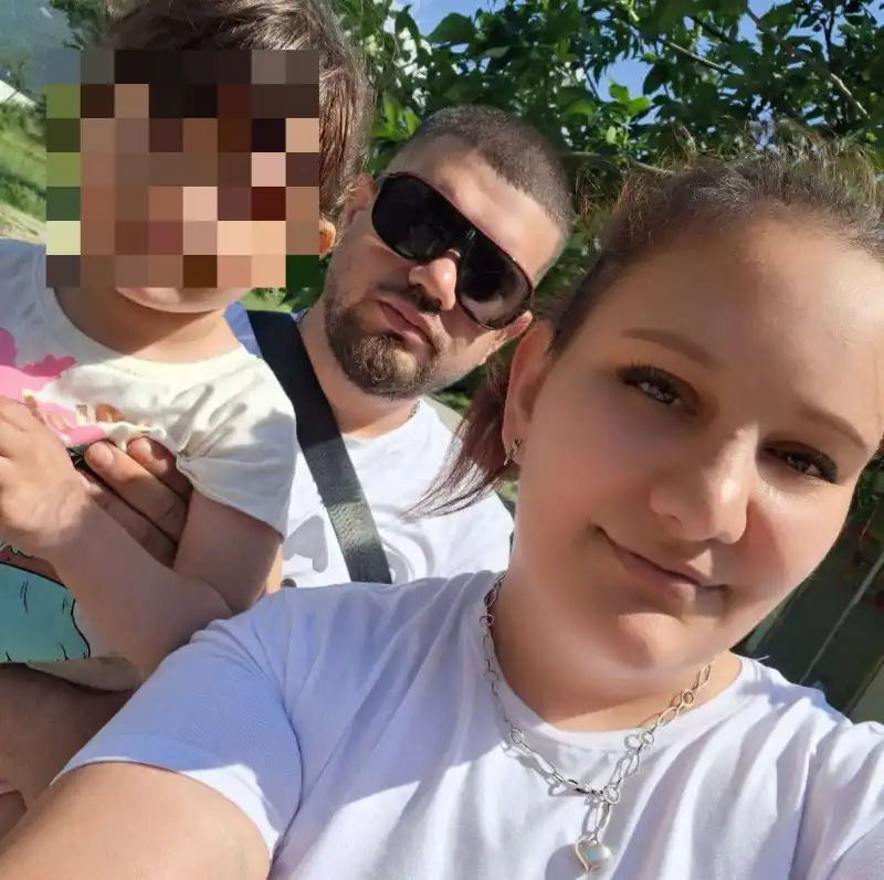 Мъката е огромна! Ето кой е младият баща от Враца, прерязал гърлото си пред десетки свидетели 6 original