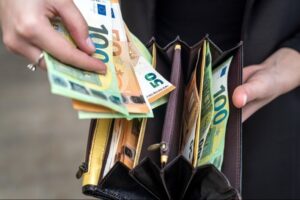 Огромни пари пристигат внезапно: 5 зодии ще решат финансови проблеми през 2026 г. 👇👇 8 618586862 875581665217733 6230751025758433038 n