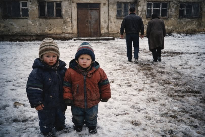 Изоставихме близнаците си през 1998 г. заради страшна нимотия. Днес пред порутената ни къща спря лъскав джип 3 645740576 122185526996593989 4238529066454978960 n