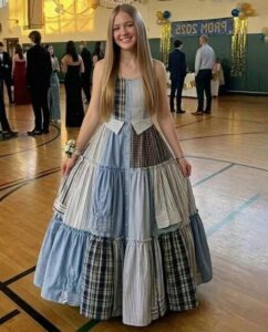 Уших рокля за бала от ризите на баща ми, за да почета паметта му — съучениците ми се подиграха, но после директорът взе микрофона и цялата зала притихна 44 648110975 1487874806064547 20986