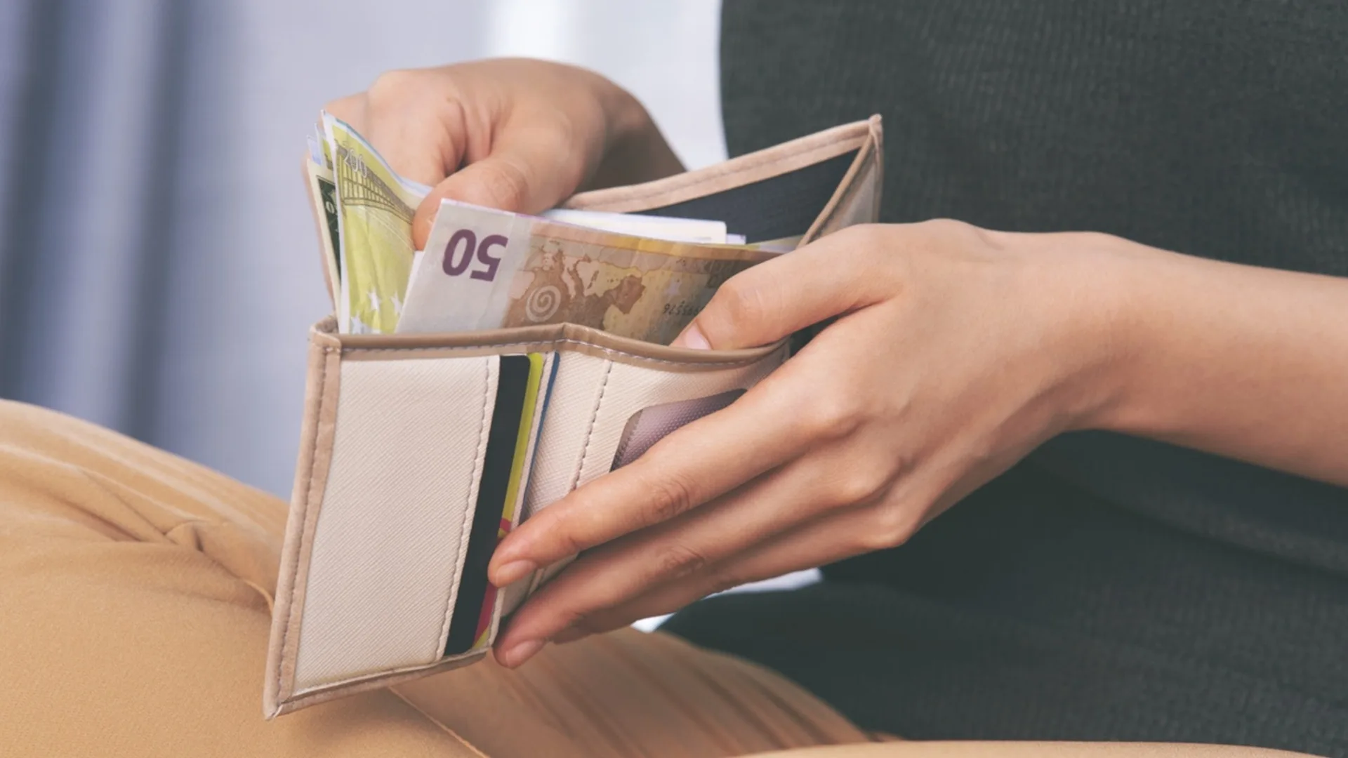 В събота: Телец, Водолей + още 2 зодии ще напълнят кесията! 3