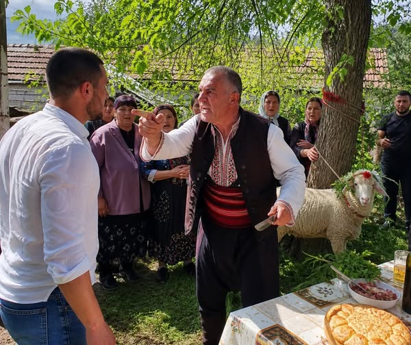 „– Колиш агнето ИЛИ напускаш къщата ми! – изрева свекър ми на двора, така че целият род да чуе. – Какъв мъж си ти, щом не можеш едно агне да заколиш на Гергьовден?! 3 688830578 1289644713298545 7849802565038441290 n