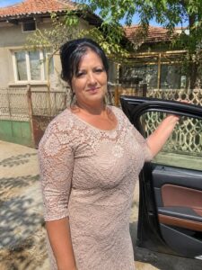 Моята доведена дъщеря ми подари кола за 55-ия ми рожден ден – когато отворих жабката, пребледнях. 44 689491443 1440770201187108 3435501853191727122 n