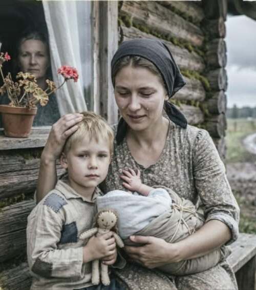 1929 ГОДИНА, СЕЛО ГЛУХАРИНО. ТЯ РОДИЛА ДЕСЕТОТО СИ ДЕТЕ, ХВЪРЛИЛА ГО ВЪРХУ ПЕЙКАТА И КАЗАЛА: „БОГ ГО Е ДАЛ — БОГ ЩЕ СИ ГО ВЗЕМЕ“, БЕЗ ДОРИ ДА ПОГЛЕДНЕ БЕБЕТО. АЗ БЯХ В СЕДМИЯ МЕСЕЦ И ИЗТРЪГНАХ МОМИЧЕНЦЕТО ОТ НЕЙНИТЕ ВКАМЕНЕНИ РЪЦЕ, ЗА ДА ГО НАПРАВЯ СВОЯ ДЪЩЕРЯ — НАПУК НА ЦЯЛОТО СЕЛО 3 699772883 1361077142738544 53233