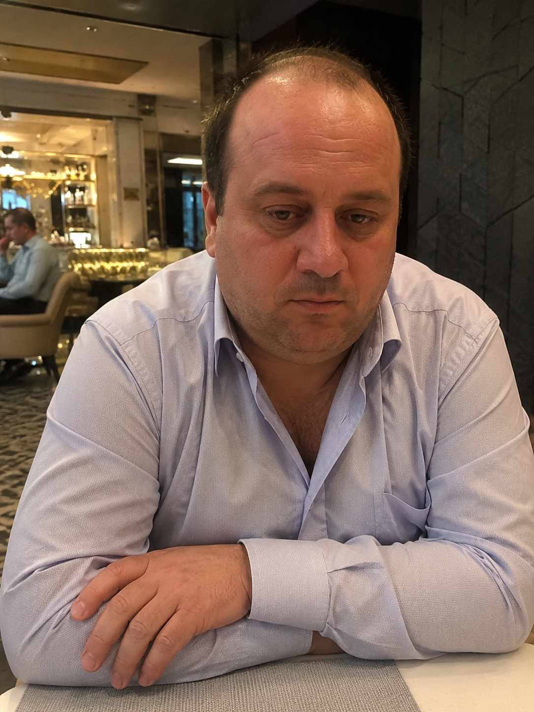 Случайно срещнах бившия си съпруг 12 години след развода. А когато самодоволно ме попита: „Е, какво, още ли съжаляваш?“, аз просто му показах едно нещо… 3 fa1ff391 a3b9 41ce b581 c672f8da23f8